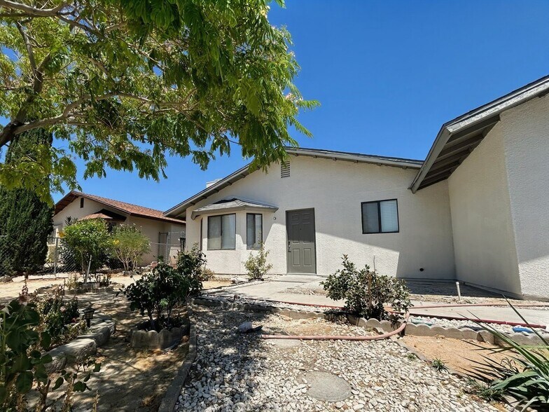 Building Photo - 71984 Sunnyslope Dr