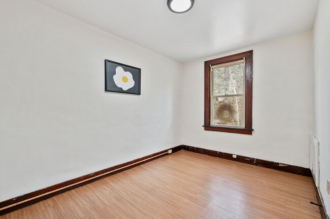 Building Photo - 2241 1/2 Hawthorne Ave