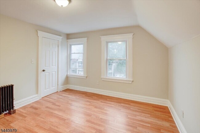 Building Photo - 163 Greenwood Ave