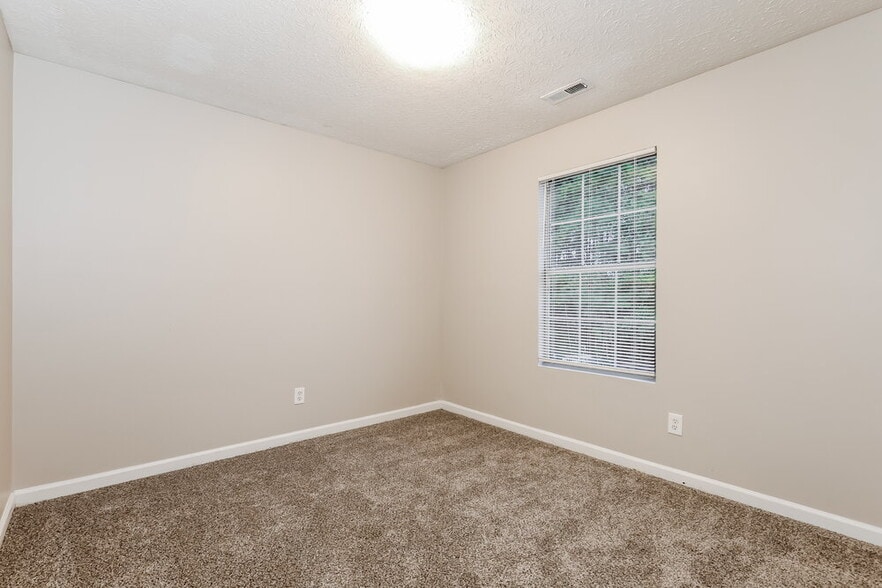 Building Photo - 102 Inverness Trce