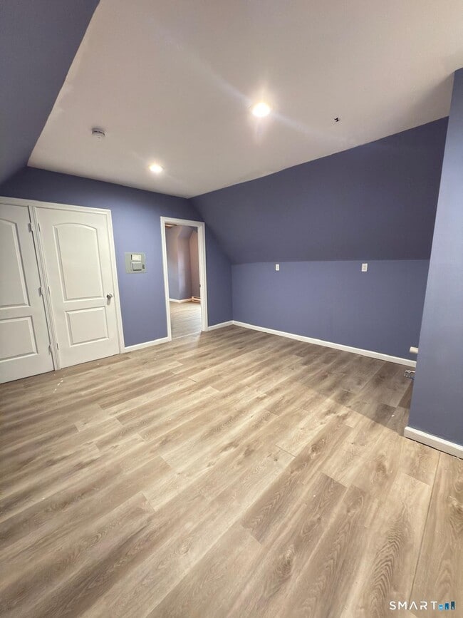 Building Photo - 185 Read St