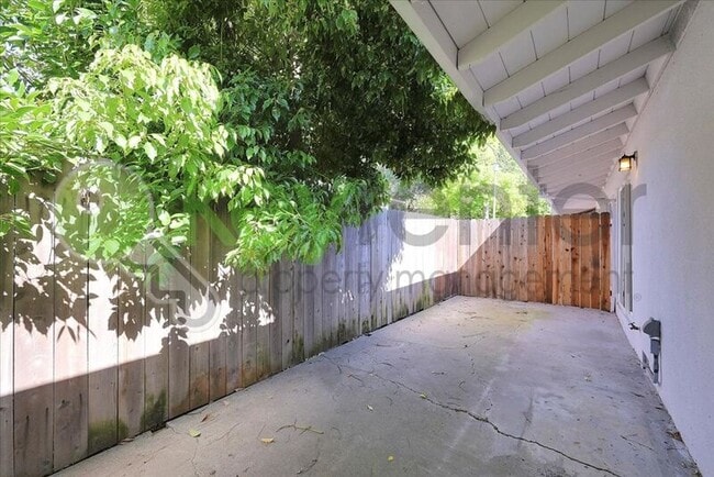 Building Photo - 6705 Greenback Ln