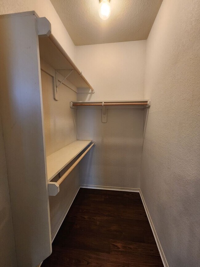 Building Photo - Charming 3 bedroom duplex in Weatherford