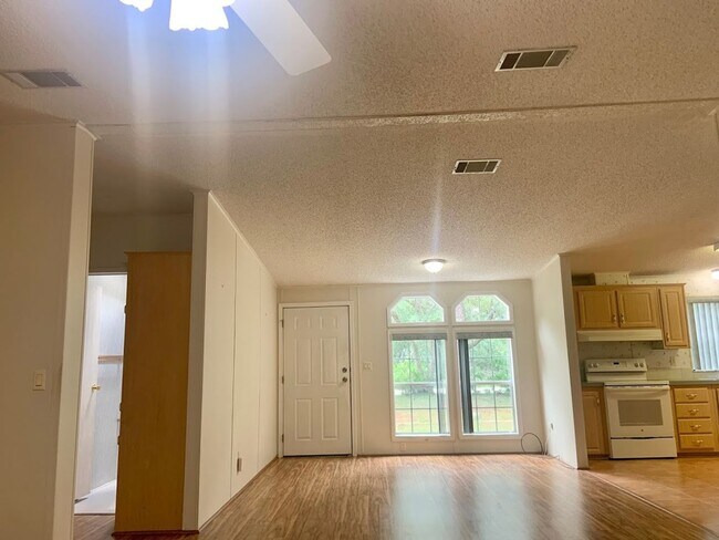 Building Photo - 6818 W Macopin Ln
