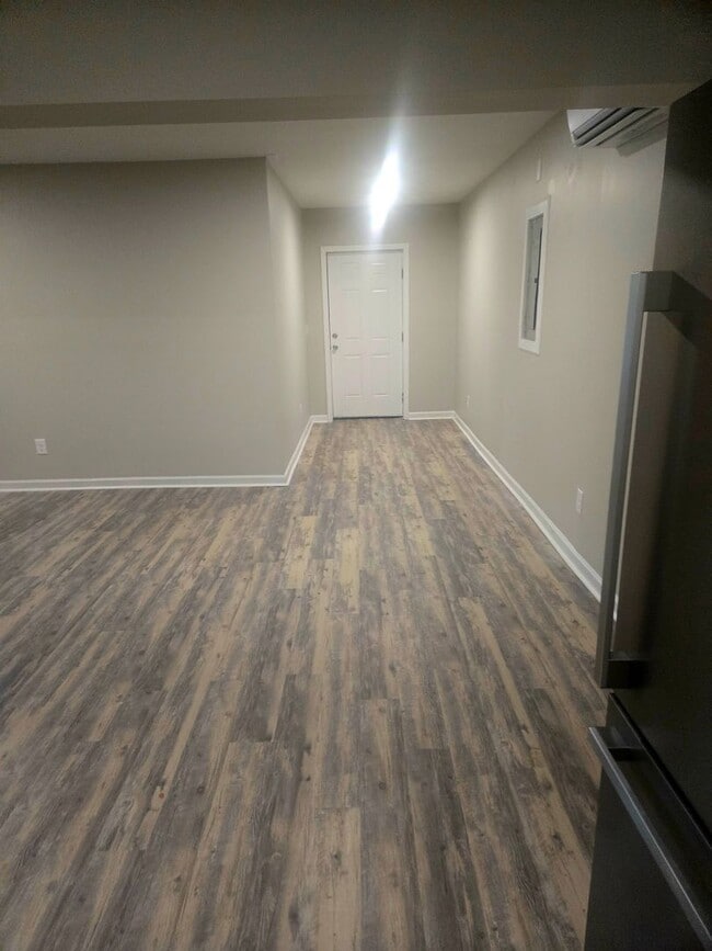 Building Photo - 3 Bedroom Rental Near Local Colleges!