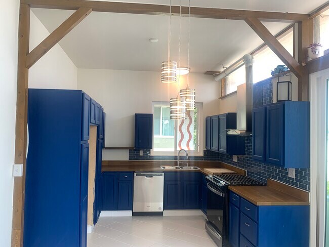 Building Photo - 11685 Gorham Ave