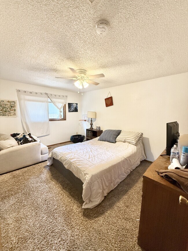 Building Photo - 1142 Silver Fir Dr