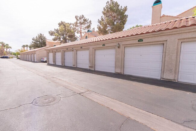 Building Photo - SPECTACULAR 2BED/2BATH CONDO IN HENDERSON!