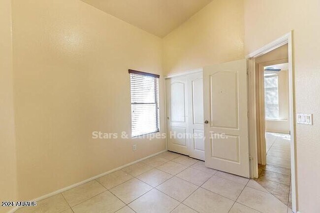 Building Photo - SPACIOUS SWEET HOME