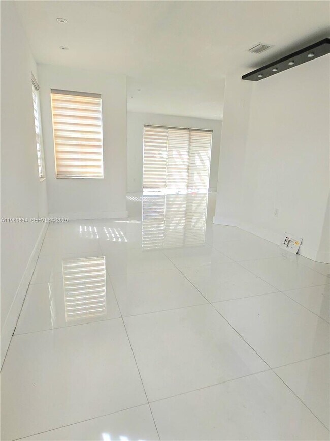 Building Photo - 8402 NW 114th Path