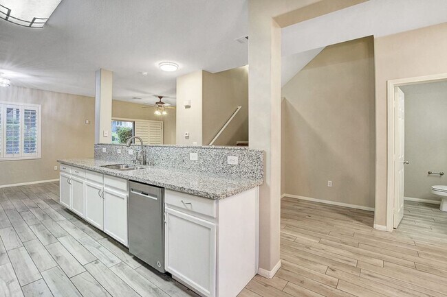 Building Photo - 716 Peachy Canyon Cir