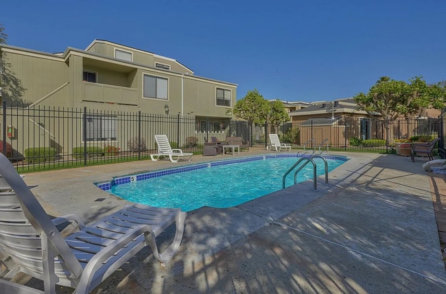 Building Photo - APT 84