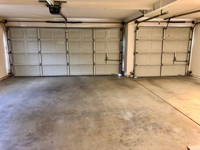 Building Photo - $2,950 Alluvial & Cedar, 4 Bedroom - N. Wo...