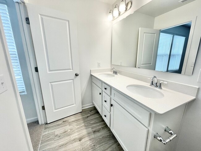 Building Photo - Three bedroom 2 1/2 bath paired home. Clos...