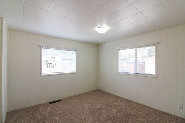 Building Photo - 2 Bedroom, 1 Bath Home in Central Richland - Detached Garage!
