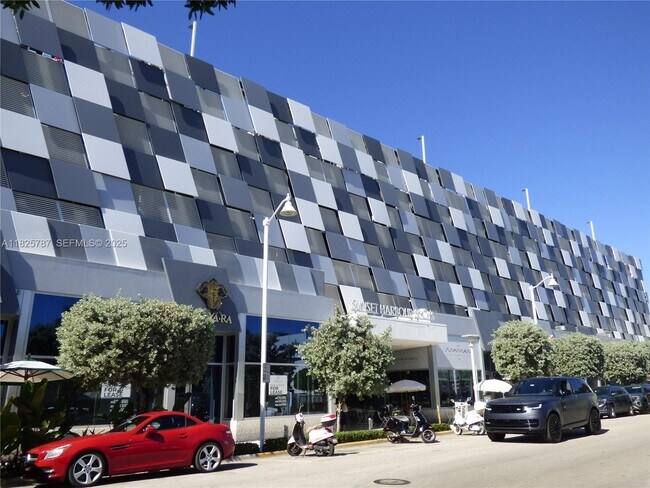 Building Photo - 1701 Sunset Harbour Dr