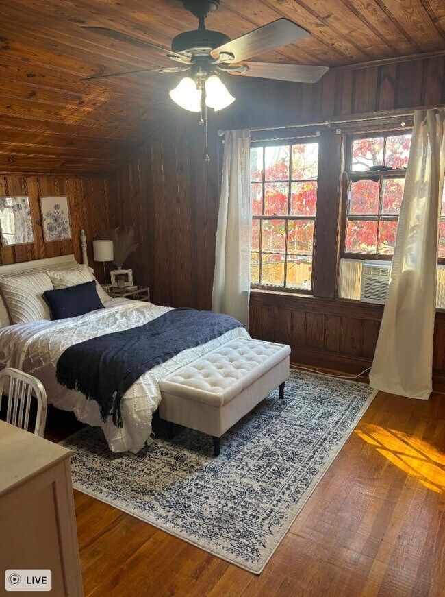 Building Photo - 407 Lewis St