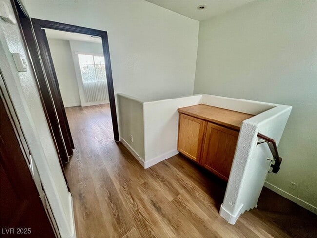 Building Photo - 1324 Sun Village Ave