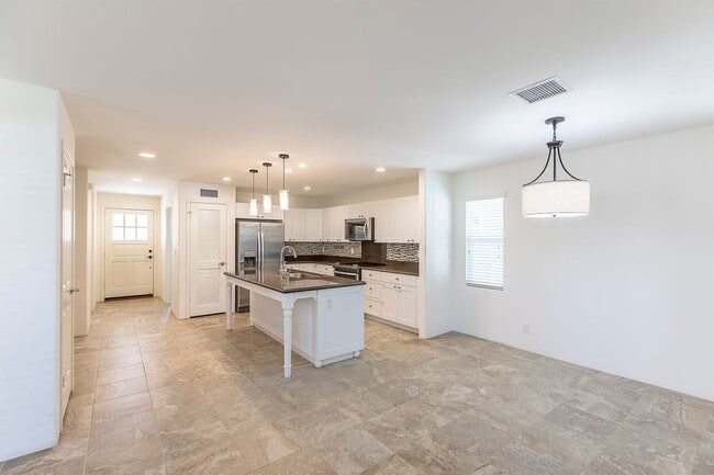 Building Photo - Stunning 4 Bedroom with 3 Bathroom Home in...