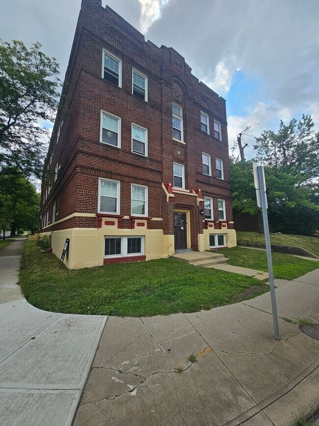 Building Photo - 1933 Lee Rd