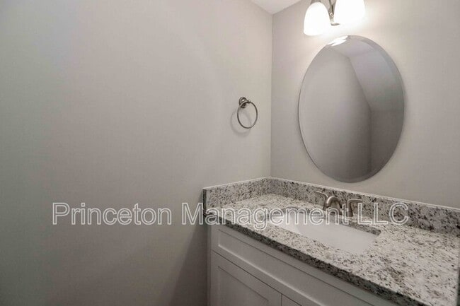 Building Photo - 3967 Newhall Dr NW