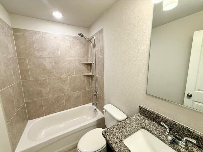 Building Photo - 4/3 house in Midway ISD.