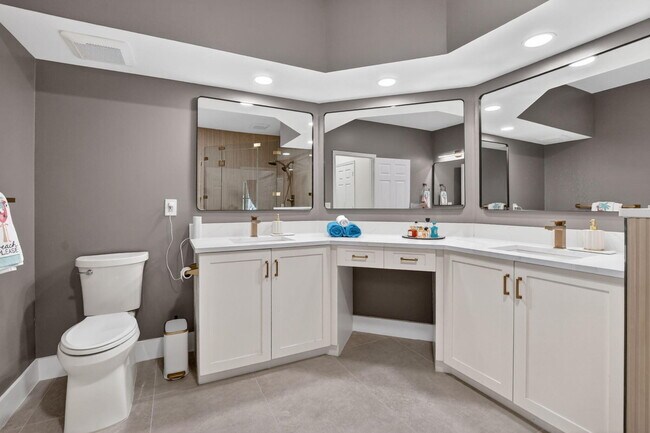 Building Photo - 5801 Coach House Cir