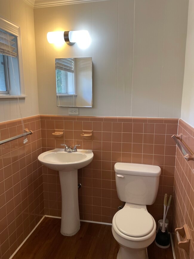 Building Photo - 6220 Ridge Rd