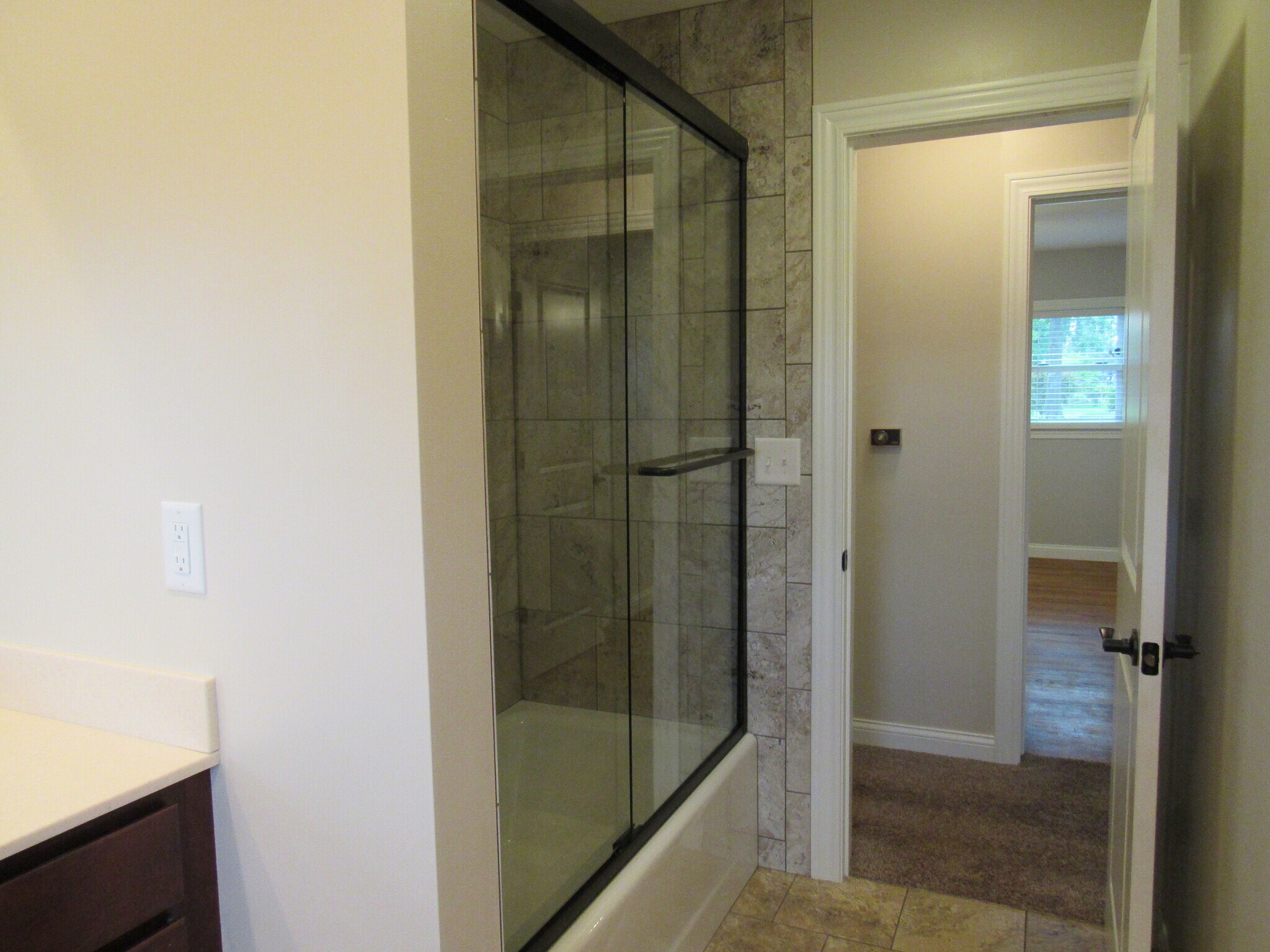 Building Photo - 233 Manor Dr