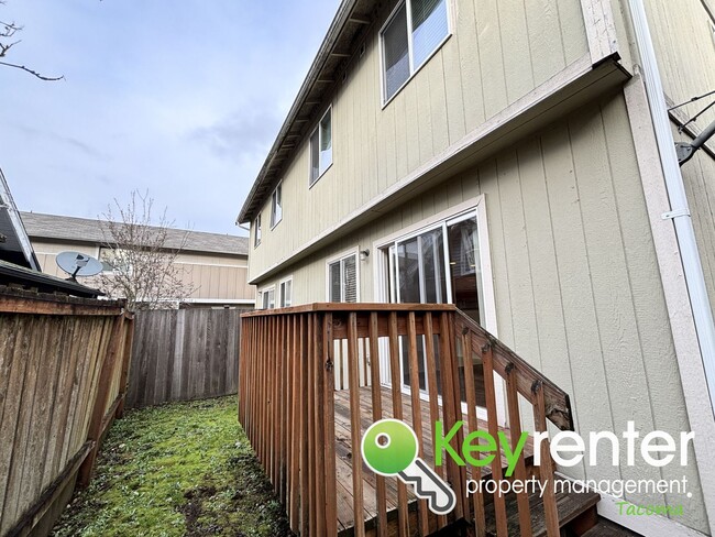 Building Photo - Modern 3 Bedroom 2.5 Bathroom Tacoma Duplex Near Shopping, Parks and Freeways