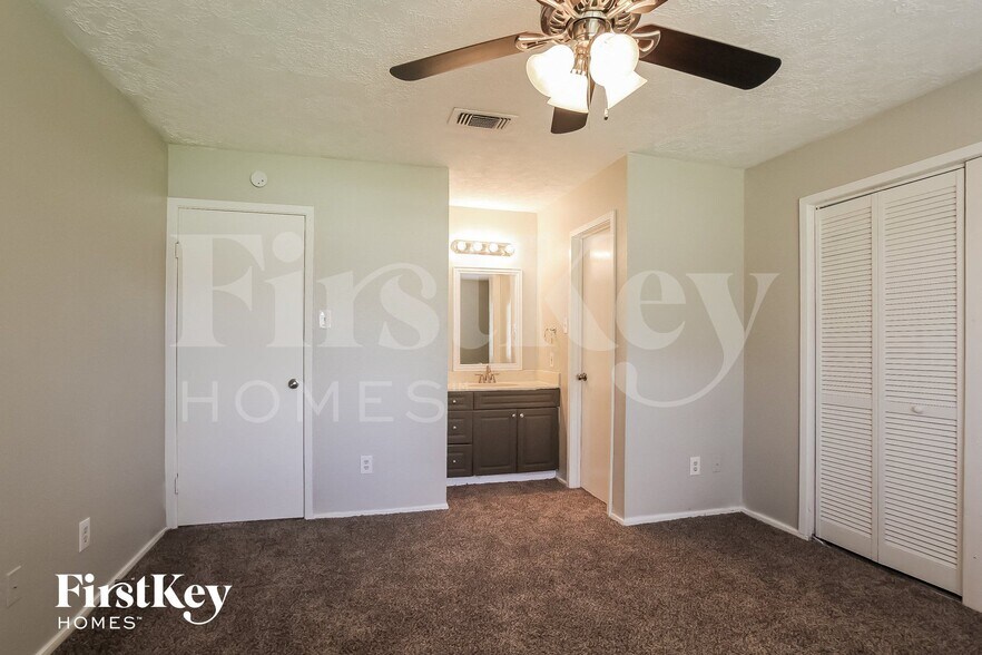 Building Photo - 4118 Pinebridge Ln