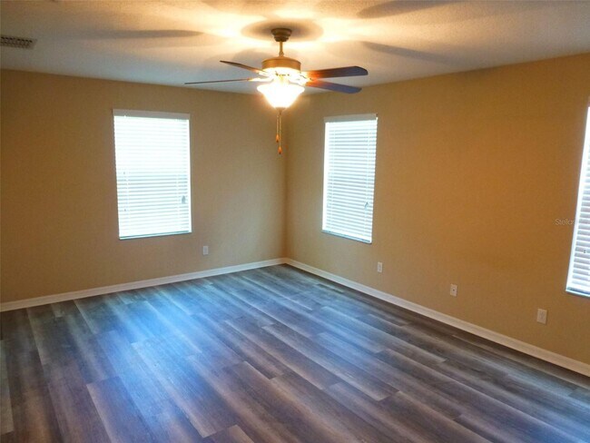 Building Photo - South Hampton Townhome