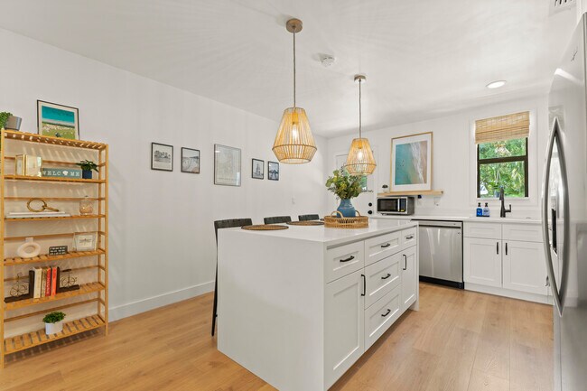 Building Photo - 721 Dobbins St