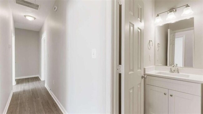 Building Photo - 848 Ridge Ave NW