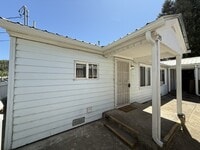 Building Photo - 203 NW Pine St