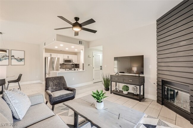 Building Photo - 8250 N Grand Canyon Dr