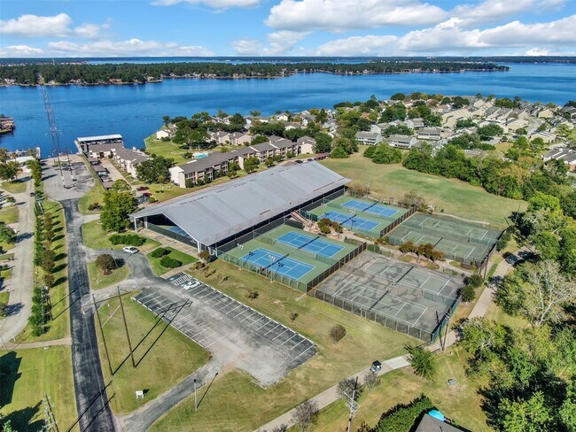 Building Photo - 103 Moonspinner