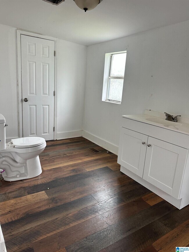 Building Photo - 1304 Avenue G