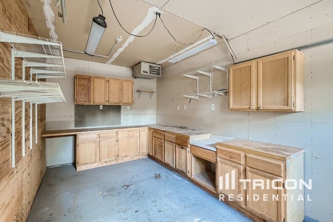 Building Photo - 15823 Foxhill Ave N