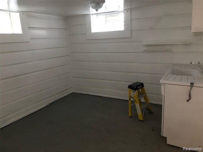 Building Photo - 17904 Harman St