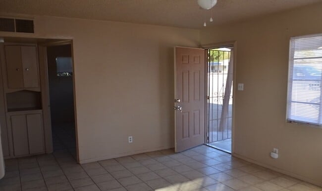Building Photo - Two Bedroom One Bath Home on a large lot w...