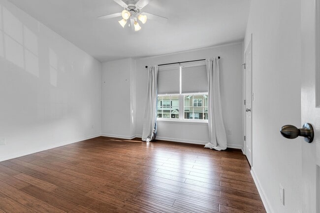 Building Photo - Townhome close to Brentwood and Antioch -A...