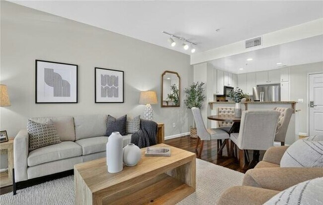 Building Photo - 160 S Hudson Ave