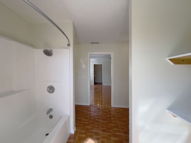 Building Photo - Spacious 3-Bedroom, 2-Bathroom in Winter Haven