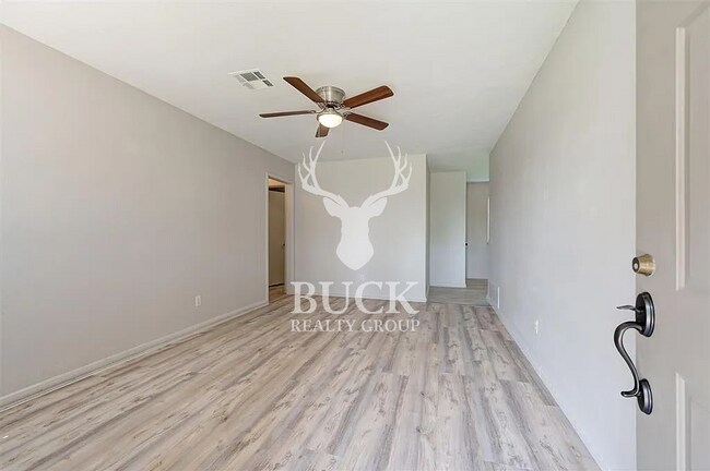 Building Photo - 705 N Dillon Ave