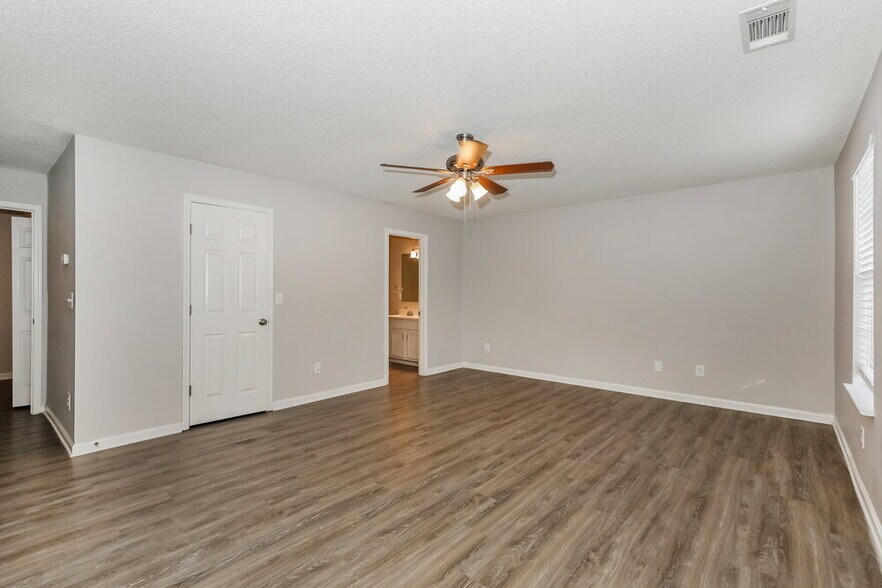 Building Photo - 1618 Thornwick Trace