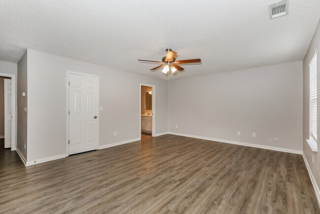 Building Photo - 1618 Thornwick Trace