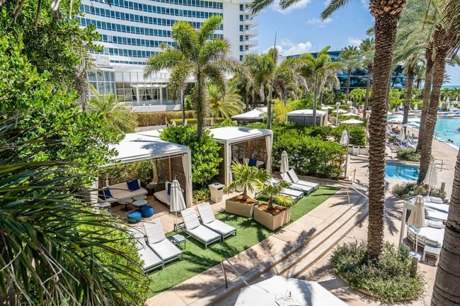 Building Photo - 4401 Collins Ave