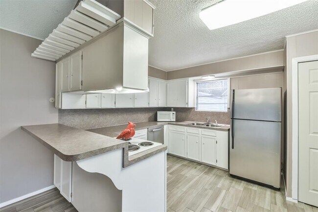 Building Photo - 23807 Red Oak Dr