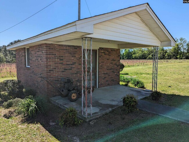 Building Photo - 137 Horses Neck Rd